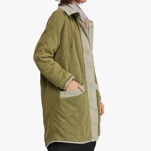 Free People Puffed Out Reversible Dolman jacket - Picture 3 of 8